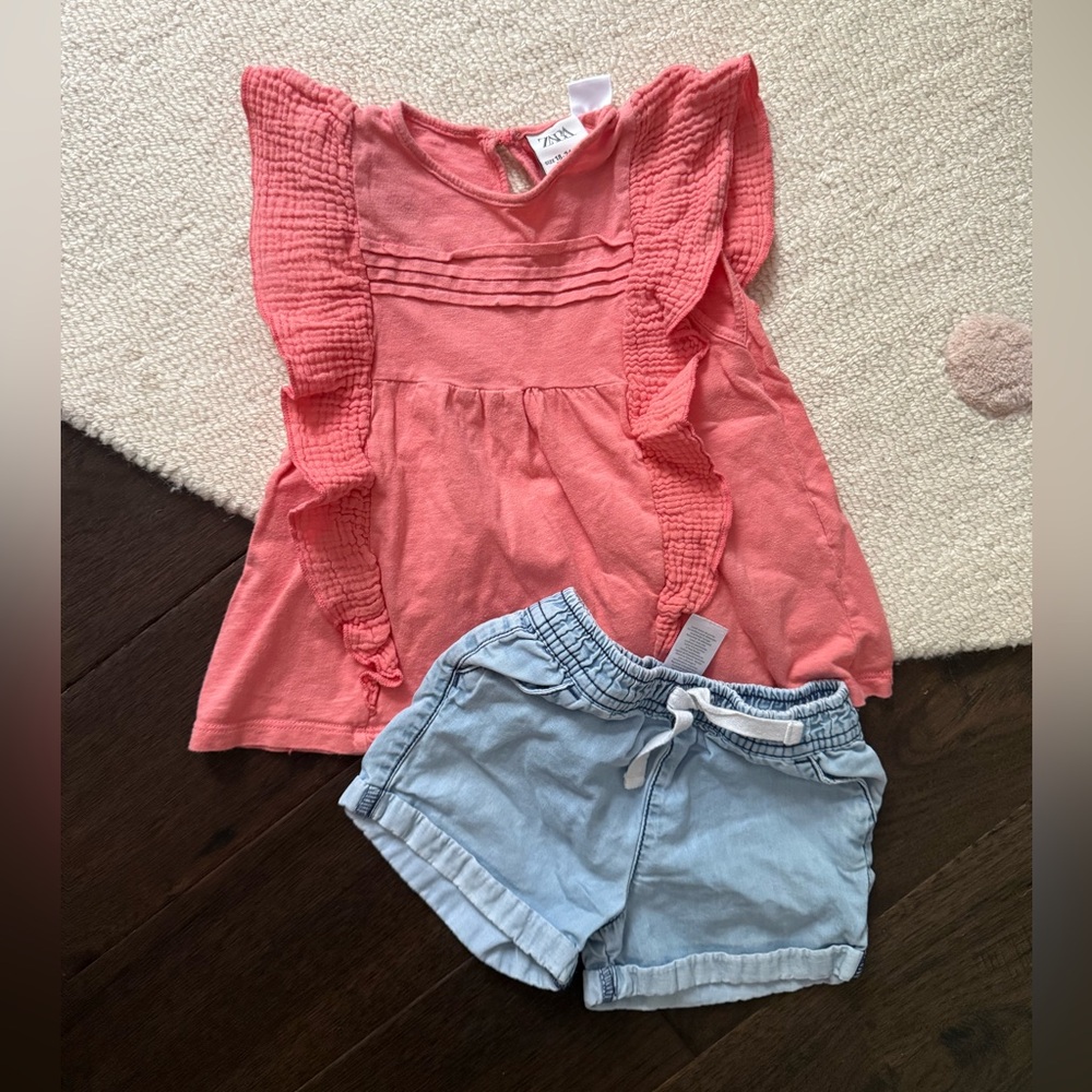 Girls 18m Zara top Carters shorts VGUC